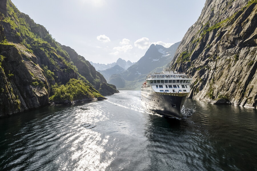 Eastward Luminance voyage across Japan and East Asia